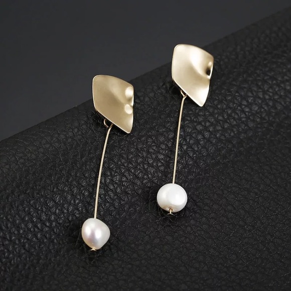 Gold Tone Real Pearl Earrings - Picture 2 of 5